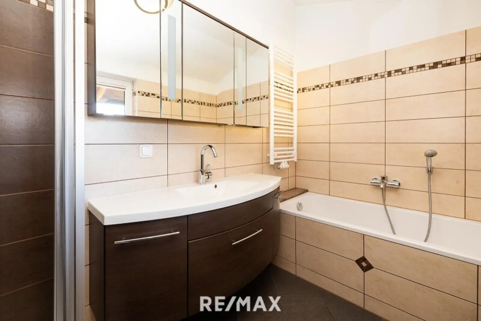 Badezimmer Hauptschlafzimmer