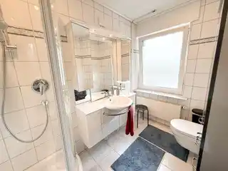 Zweites Badezimmer
