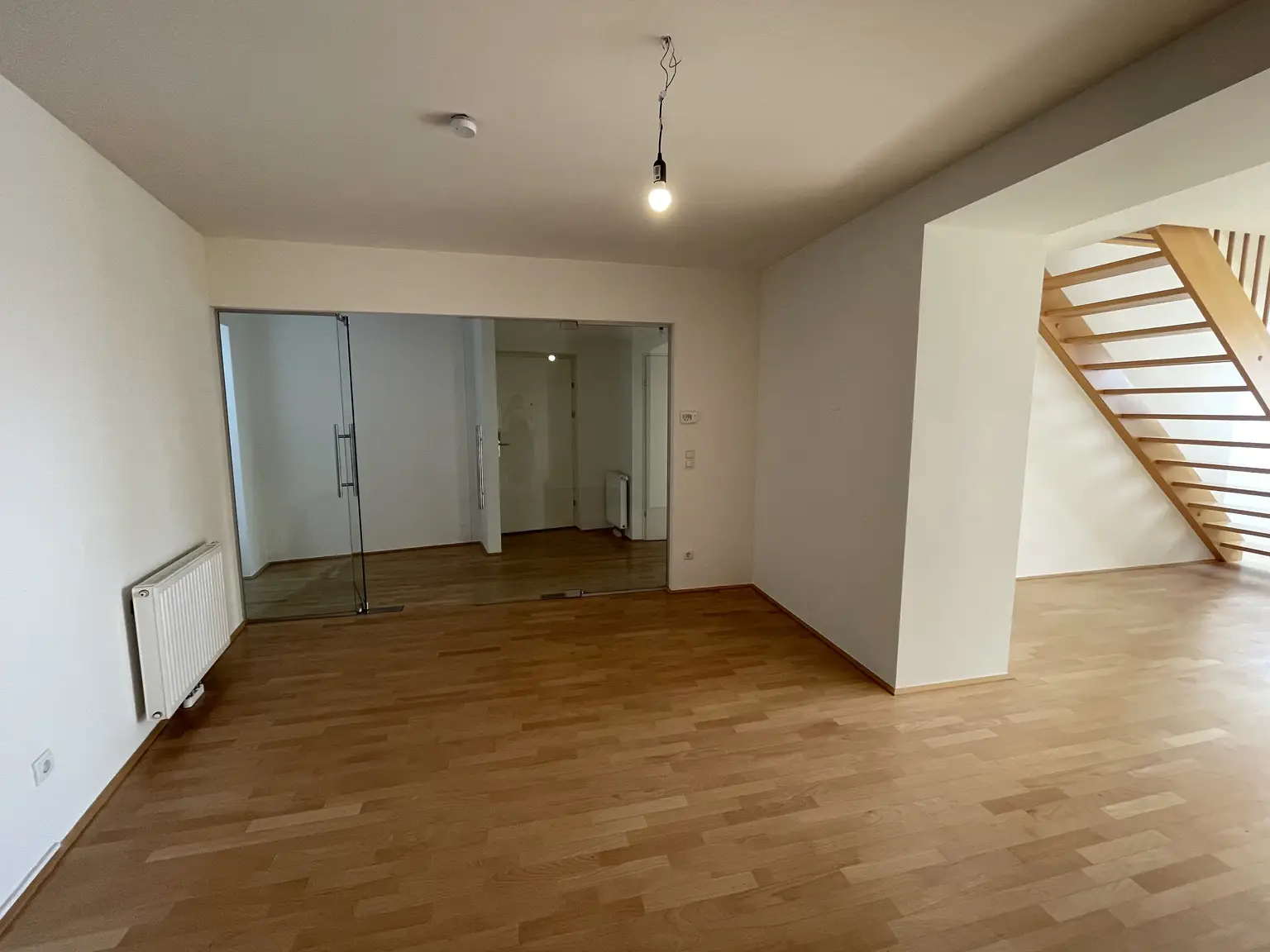 Modernes Wohnen nahe Naschmarkt: Klimatisierte Dachgeschoßwohnung mit Balkon und Terrasse