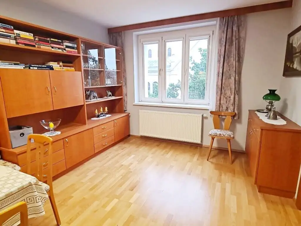 FAMILIENHIT, ENKPLATZ, gepflegte 113 m2 Neubau mit Loggia, 4 Zimmer, Küche, 2 Bäder, teilmöbliert, 3. Liftstock, U3-Nähe