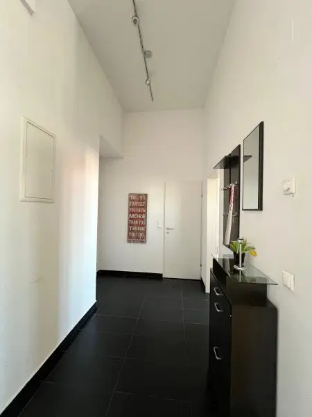 2-Zimmer-Dachgeschosswohnung mit Traumblick! 66 m2 in Top-Wohngegend, U1 Nähe!