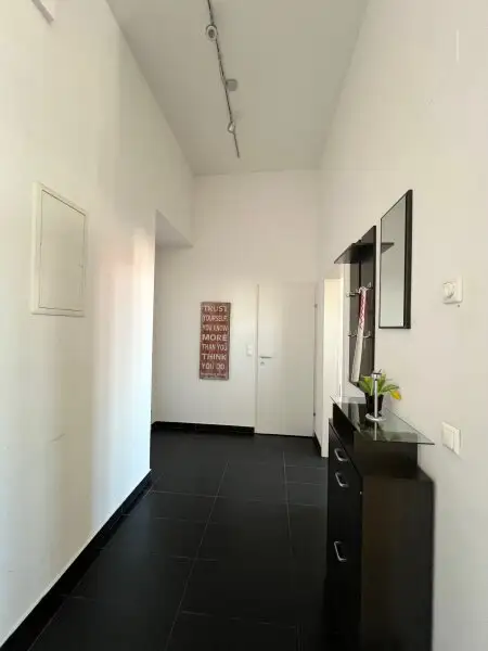 2-Zimmer-Dachgeschosswohnung mit Traumblick! 66 m2 in Top-Wohngegend, U1 Nähe!