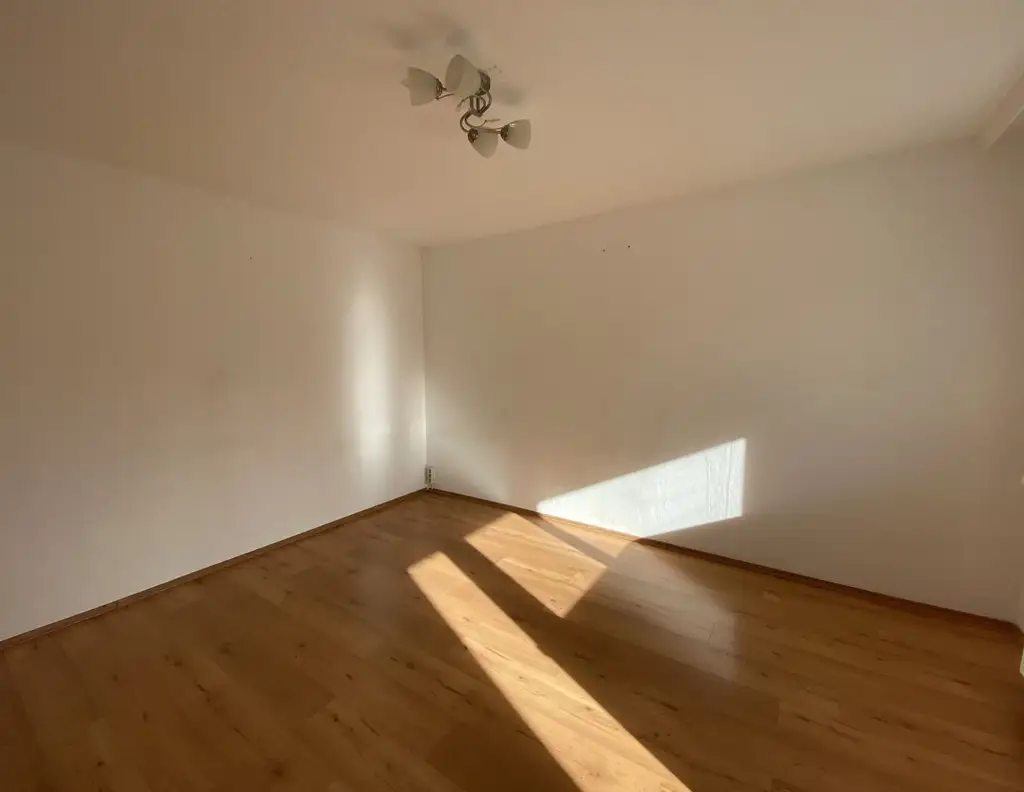 2-Zimmer-Wohnung, beste Aufteilung mit Südbalkon in Innsbruck zum Sanieren