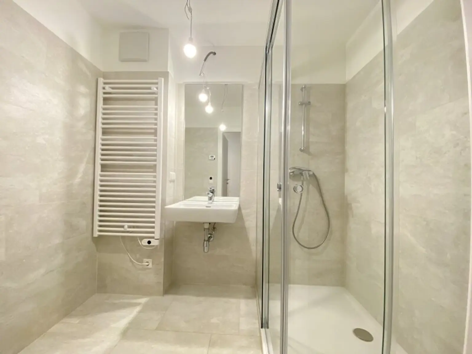 Neuwertige Gartenwohnung an der Langobardenstraße - Hofruhelage - Luftwärmepumpe