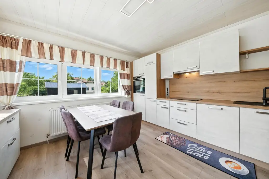 Modernisiertes Einfamilienhaus mit großzügigem Grundstück und Ausbaupotenzial