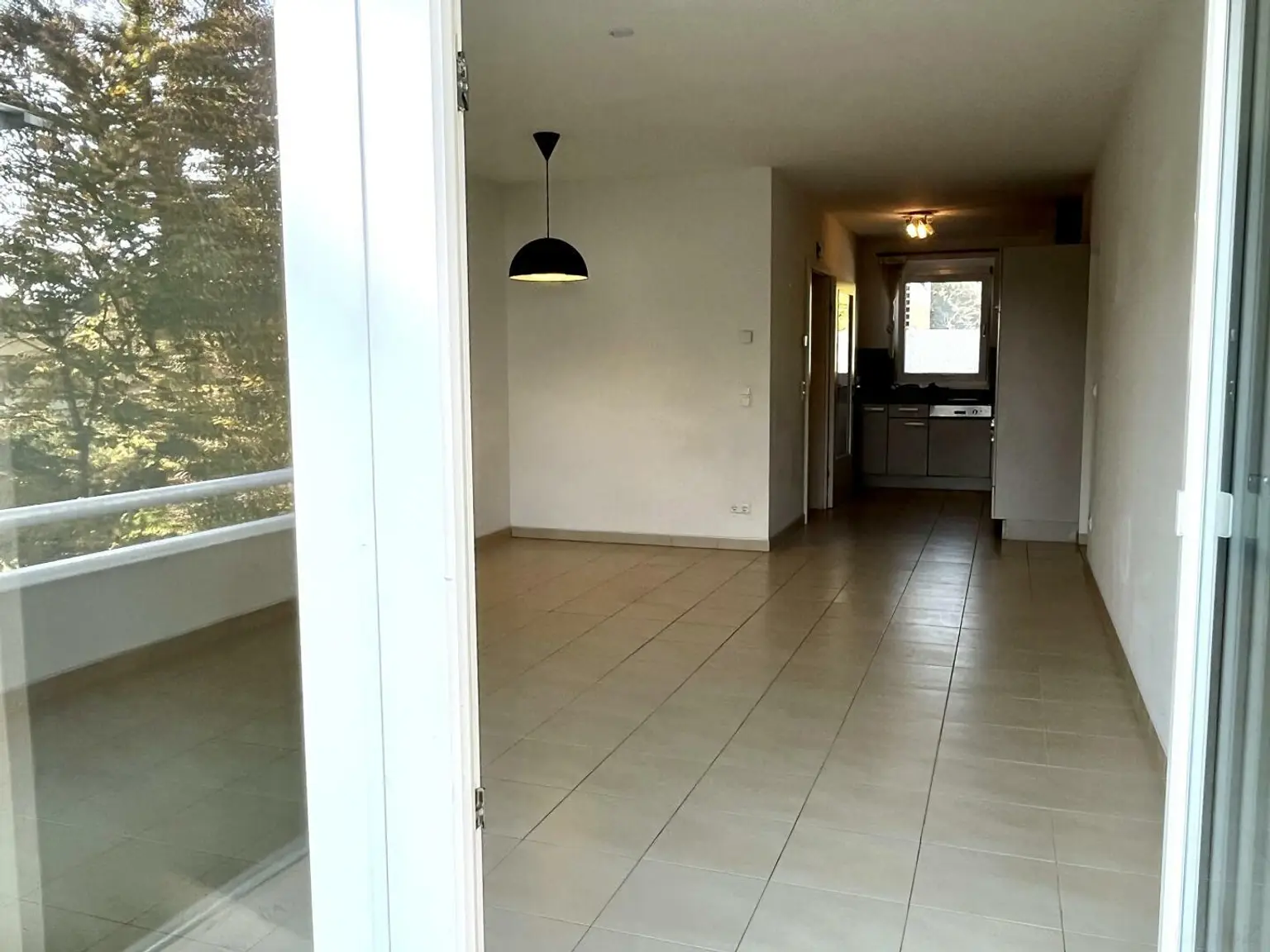 ruhige, helle und freundliche 3 Zimmer Wohnung mit Großbalkon vermietet bis 1.3.2027 dz. rund  3,3 % Rendite