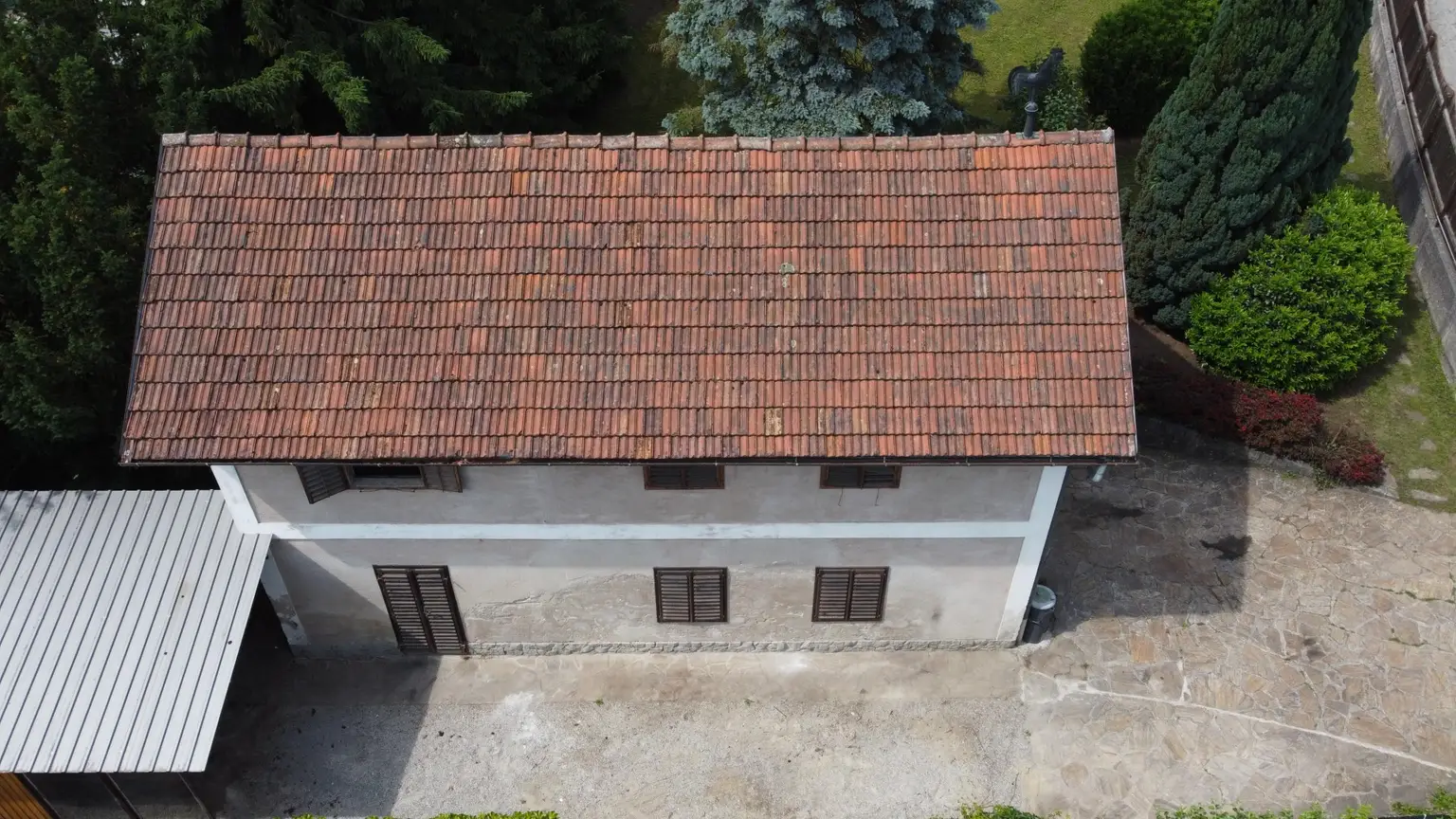 Zauberhafte Villa zum Renovieren auf 1.199 m² Grund samt Nebengebäude mit Garage im Stadtzentrum