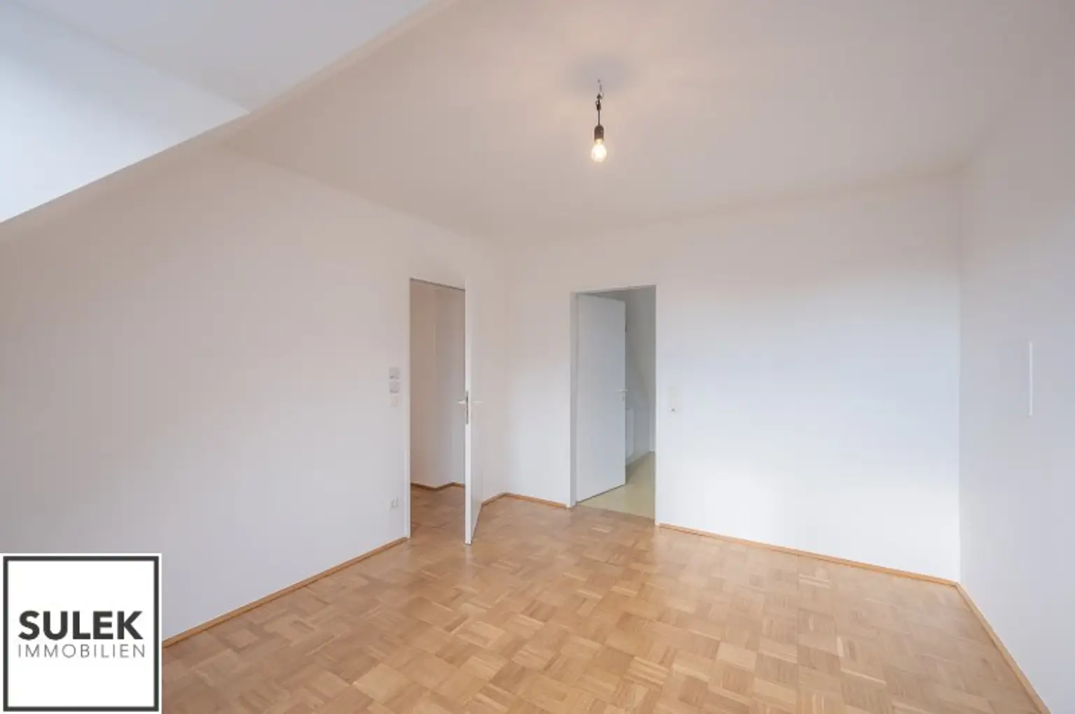 ** ab sofort; einzigartige 3 Zimmer Maisonette Dachgeschoss Wohnung // Nähe Johann-Nepomuk-Vogl-Platz // Währing **