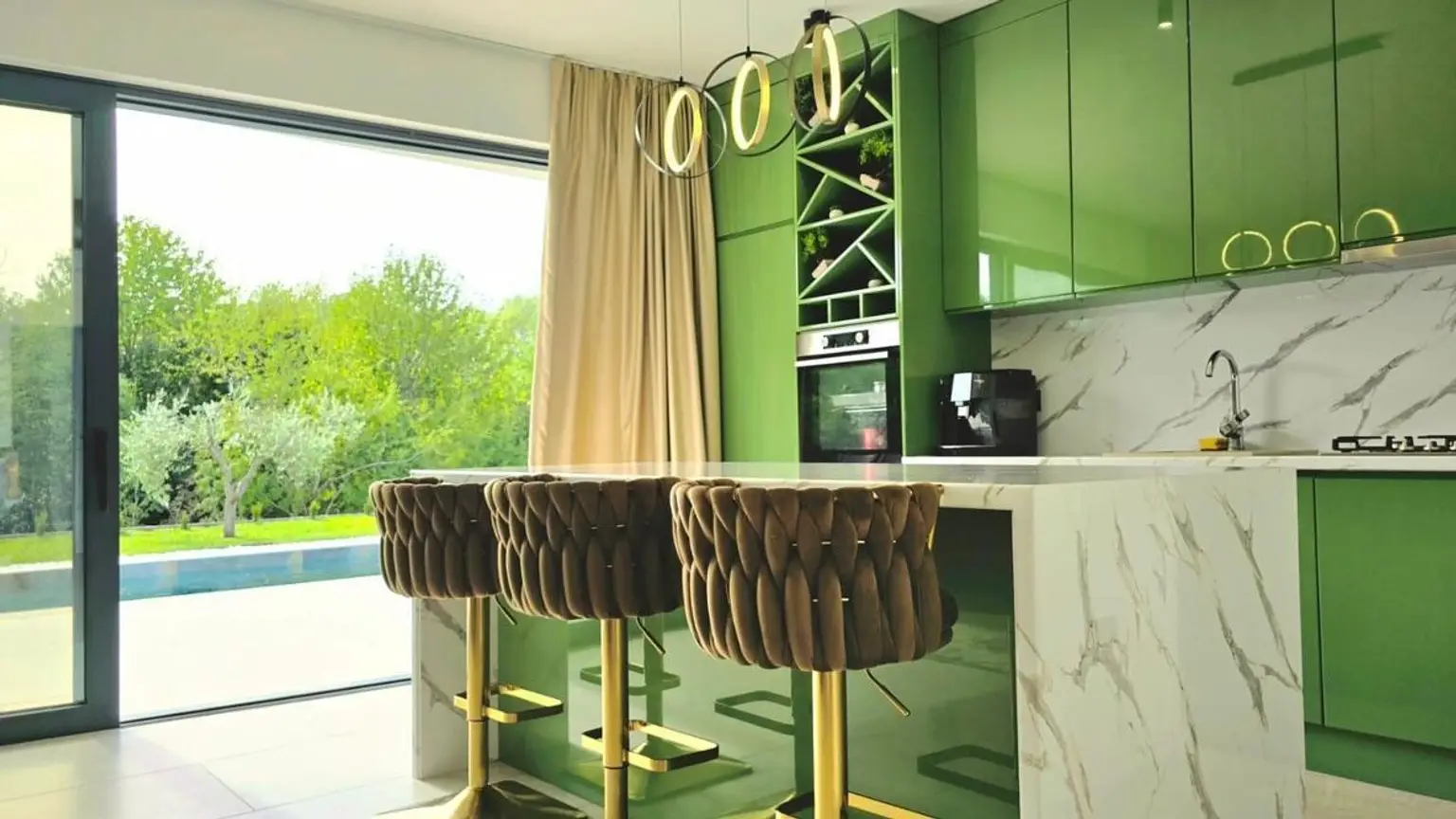 0371F2BE-6544-41ED-8F90-50FF104F3F0D_1_105_c