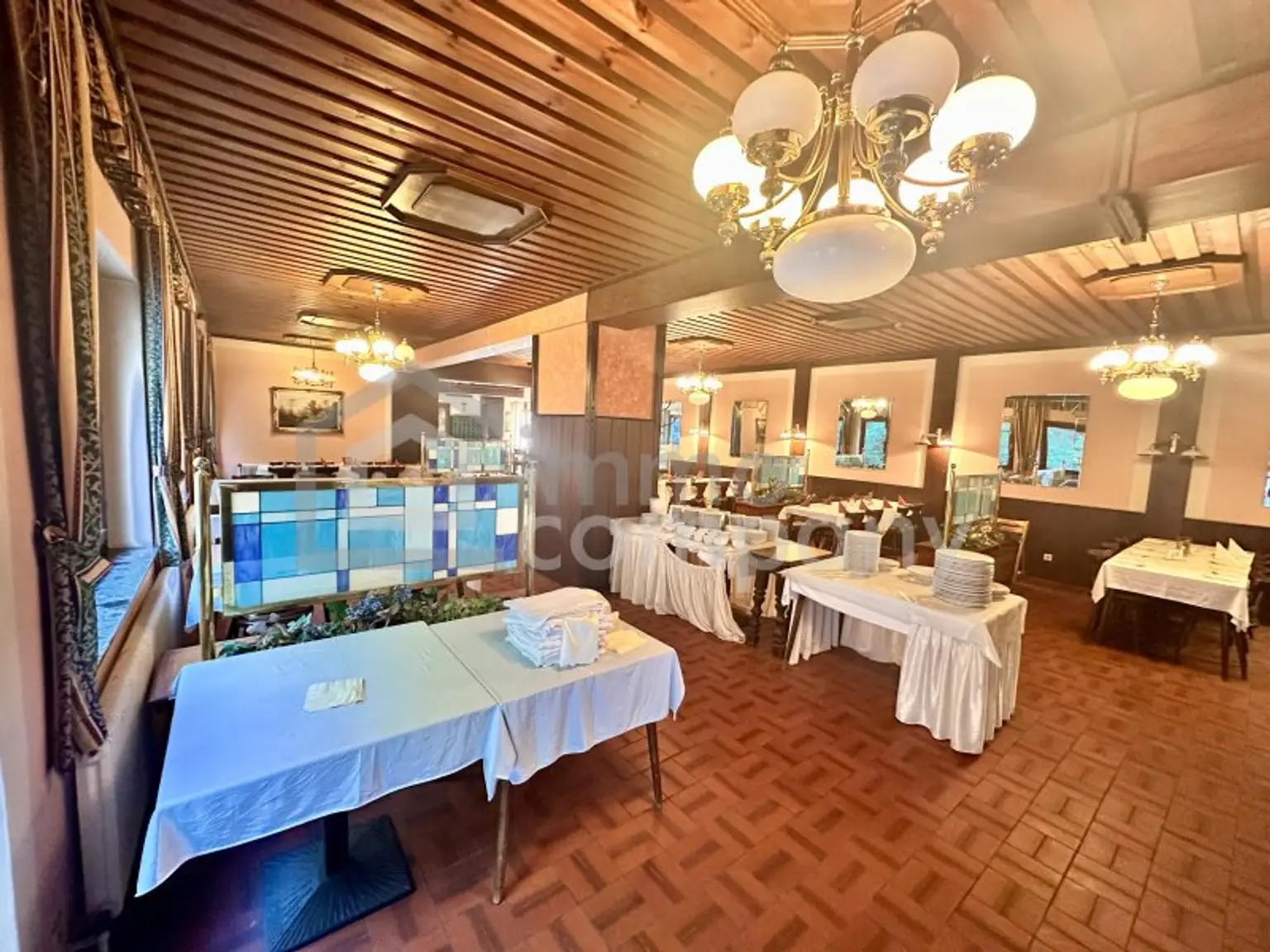 Gastronomiejuwel in Lassee: 480m², Bar, Restaurant & 2 Terrassen warten auf Sie!