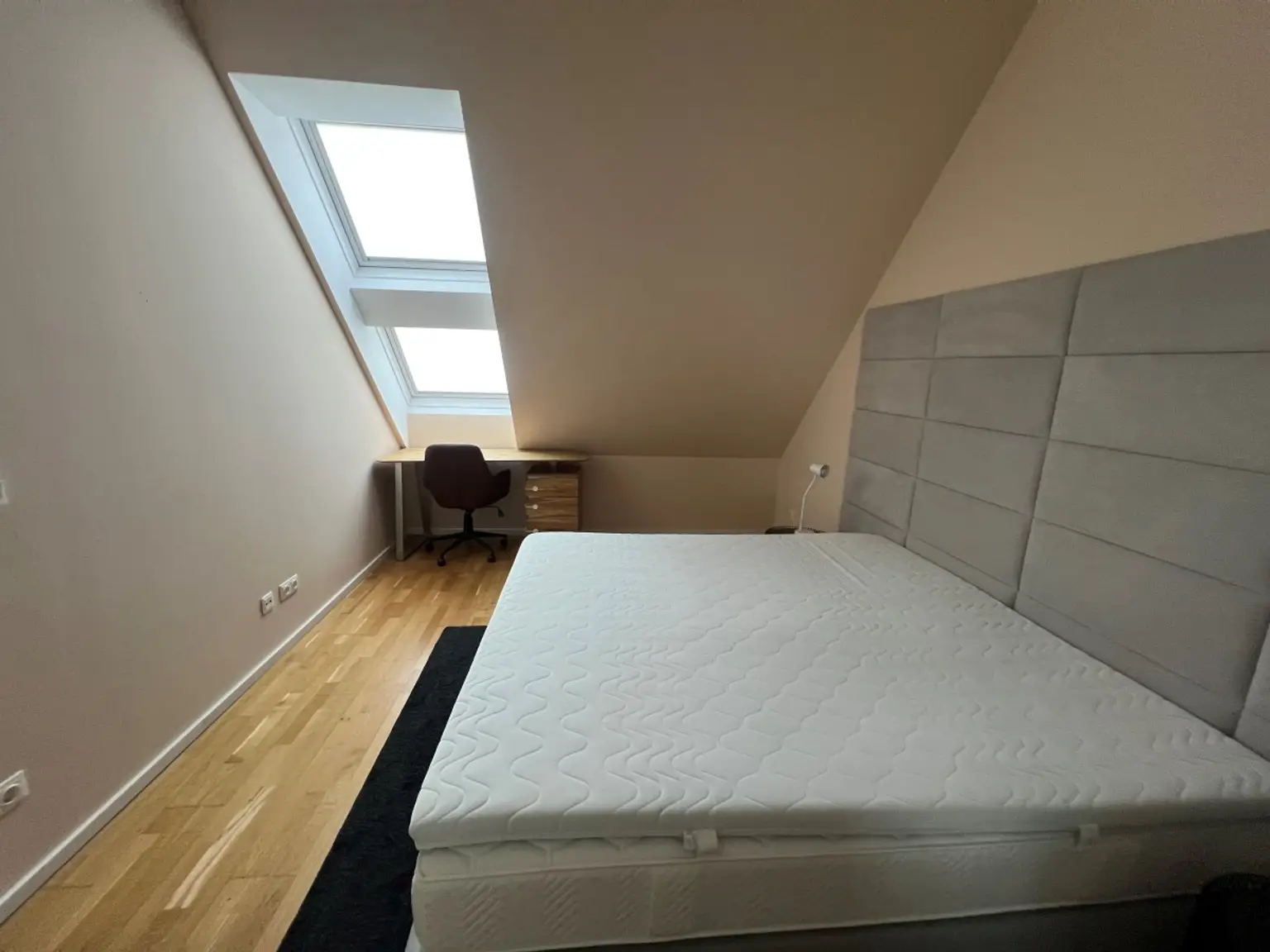 3u | TRAUMHAFTE Dachgeschosswohnung - Top Zustand, Terrasse mit Ausblick | Prima Service Immobilien