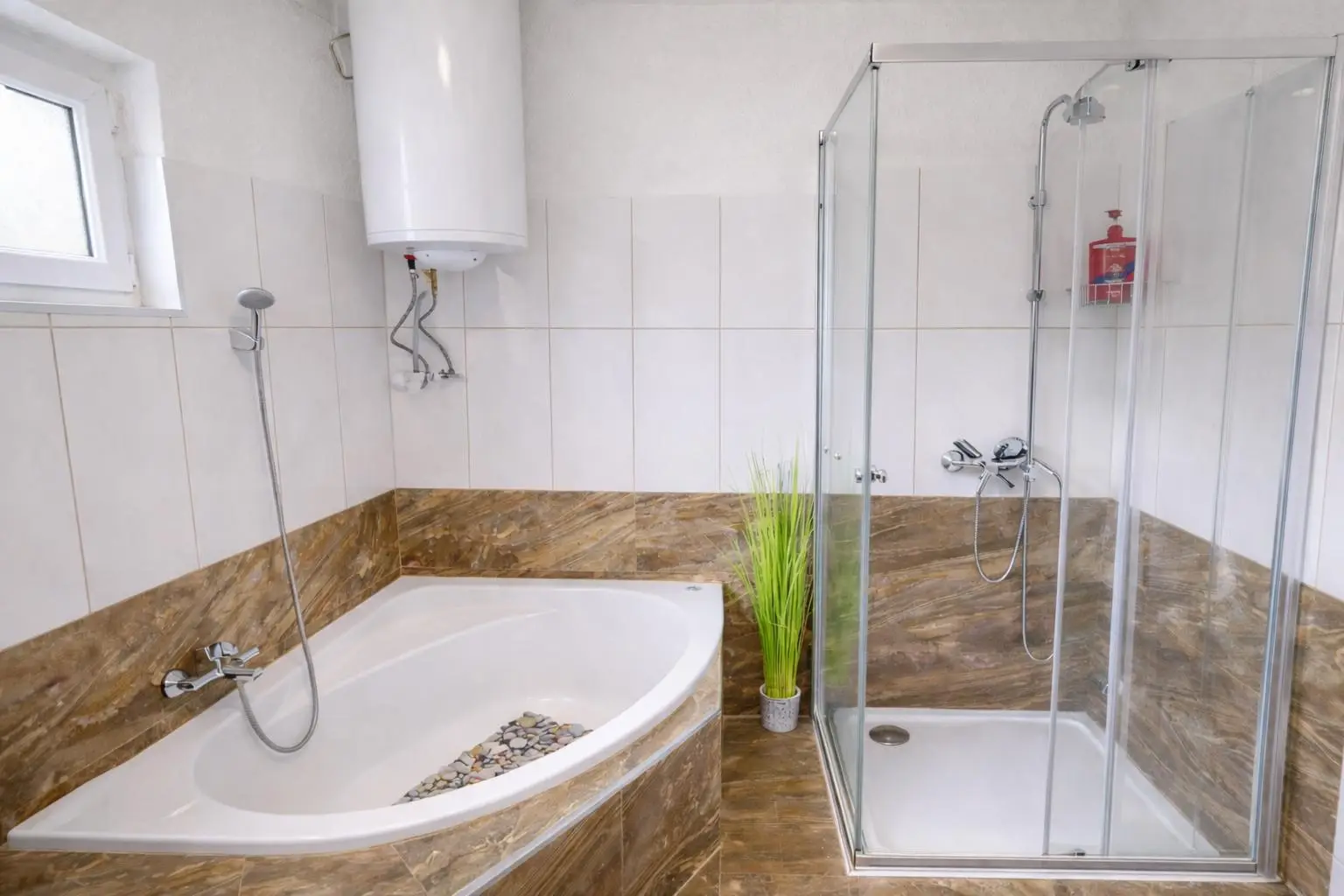 Tarrenz - Wohnung - Badezimmer