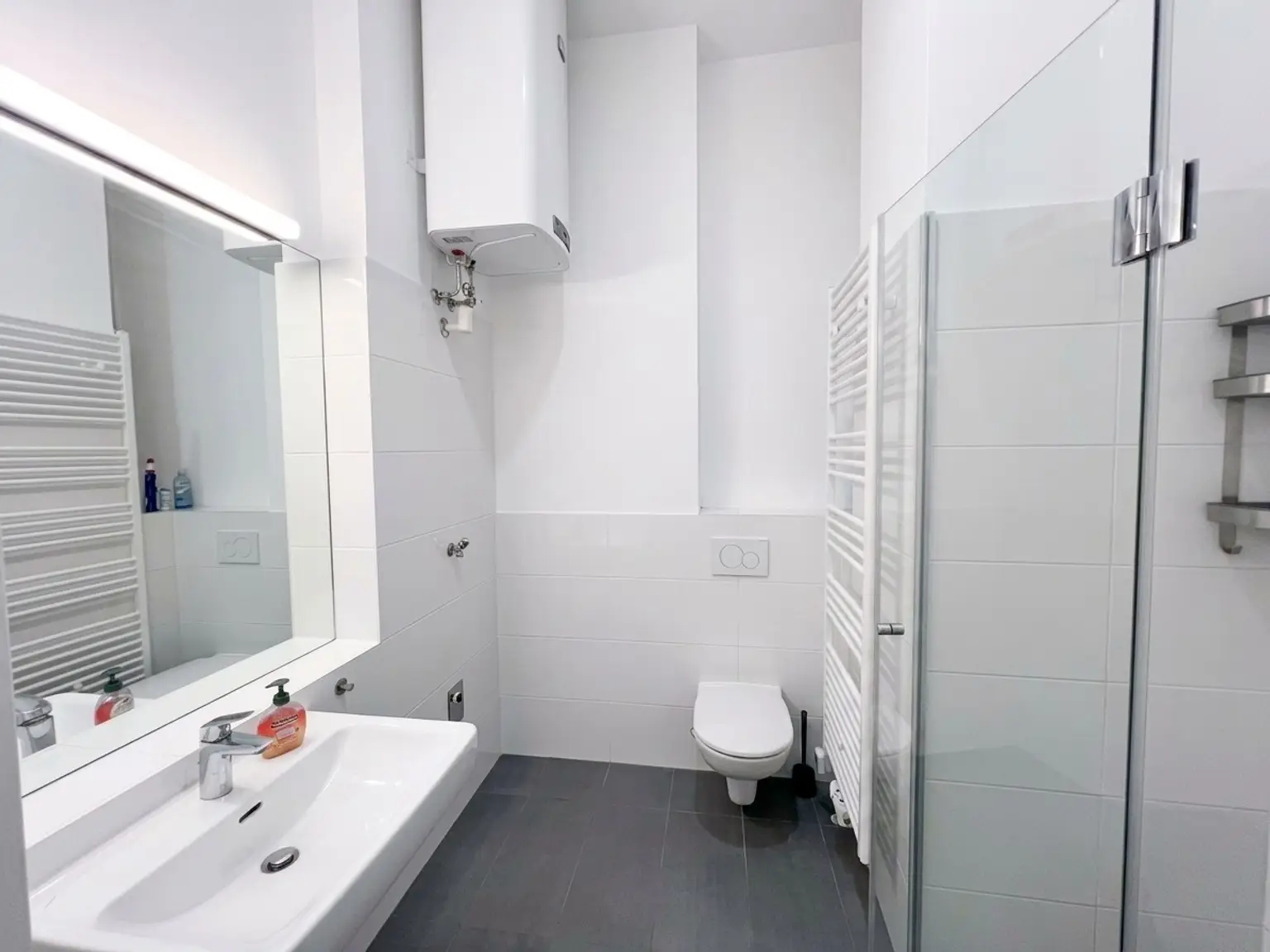 UNBEFRISTET: Charmante 2-Zimmer-Altbauwohnung im Herzen Wiens / Charming apartment in an old-style building in the heart of Vienna