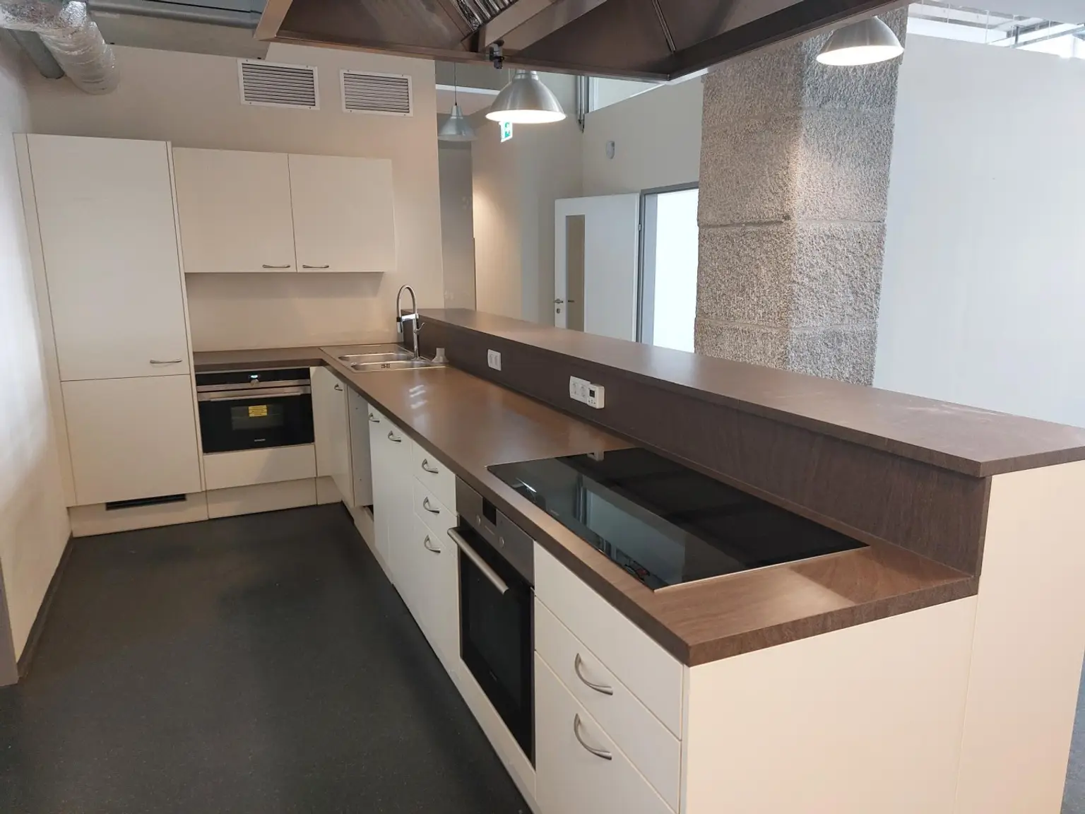 Küche im Vorraum E.33