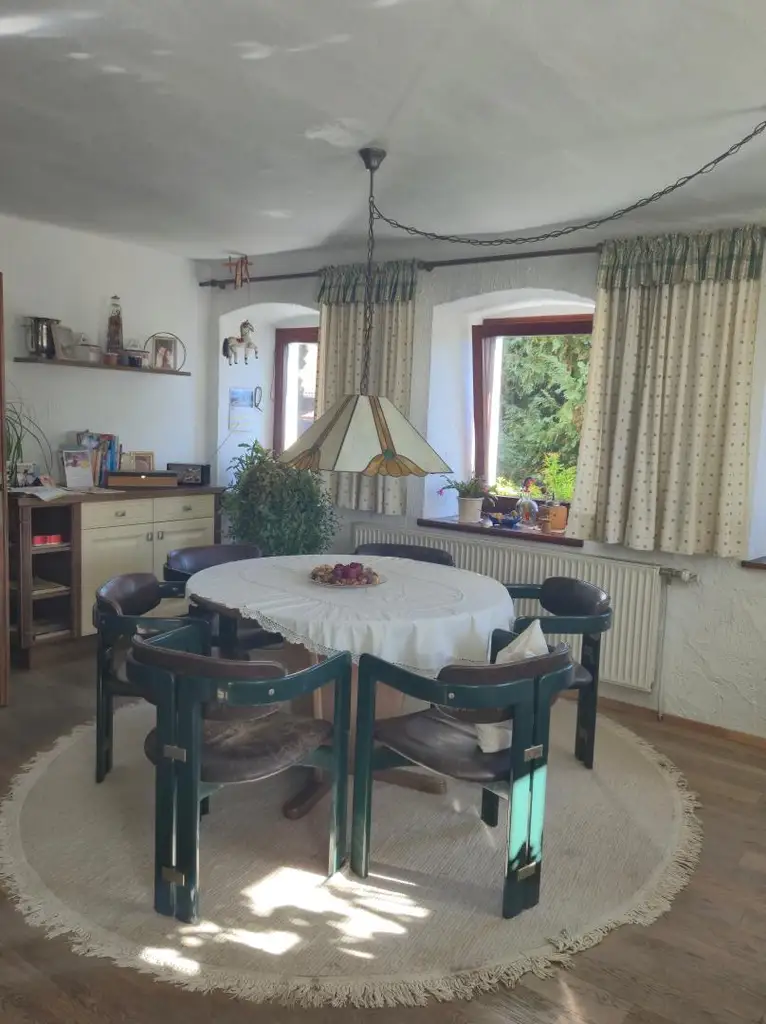 Wunderschöner Dreikanthof in Ruhelage mit Reithalle