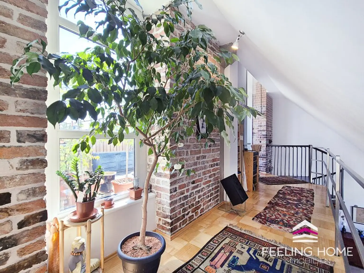 SPEKTAKULÄR! DG-Maisonette mit 5,20m Deckenhöhe & traumhafter Galerie – Wohnen wie im Loft mit großer Terrasse!