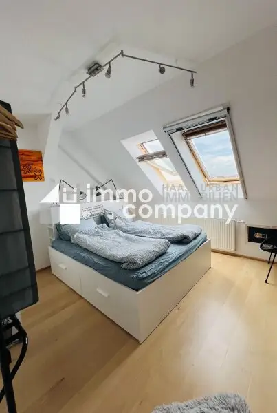 Luxuriöse zweistöckige Wohnung mit atemberaubendem Stadtblick + Balkon und geräumiger Terrasse! 15. Bezirk! U3