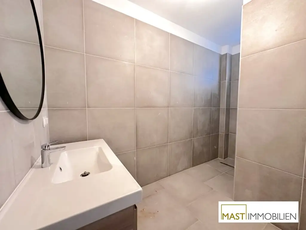 Ab sofort! Lichtdurchflutete 2-Zimmer-Neubauwohnung mit 8m² Terrasse
