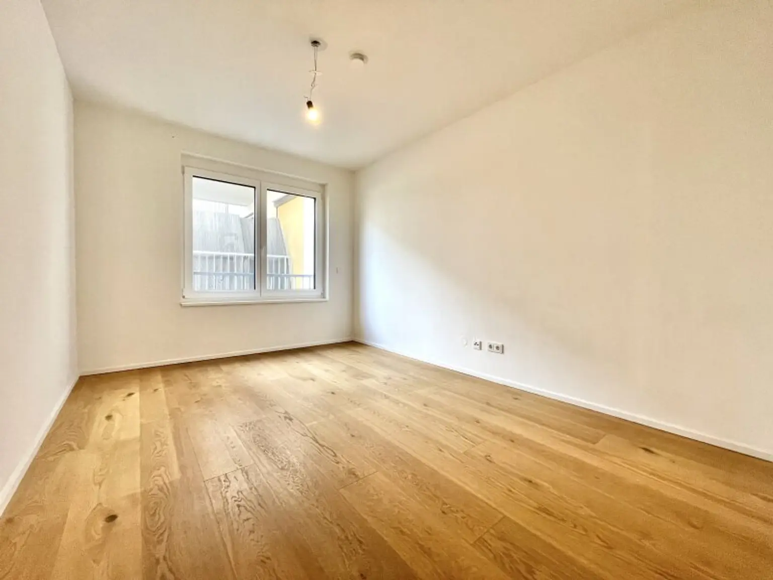 *WARMMIETE - Goldener Hirsch – Stilvolle 3-Zimmer-Wohnung mit Balkon in der Ziedlergasse, 23. Bezirk*