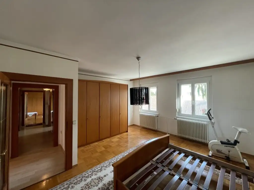 GROSSZÜGIGES ANWESEN MIT WOHNHAUS -- WUNDERSCHÖNER INNENHOF UND GROSSER GARTEN -- 1.315 m²!