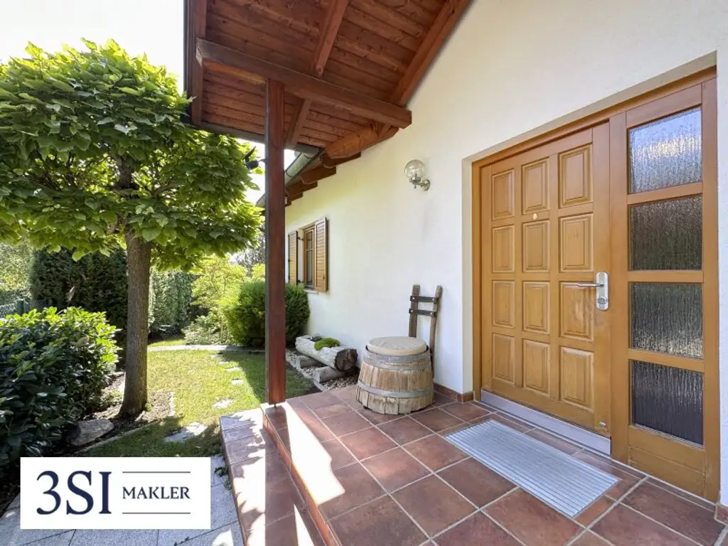 Traumhaftes Wohnen: Bungalow mit Pool & zusätzlichem Grundstück
