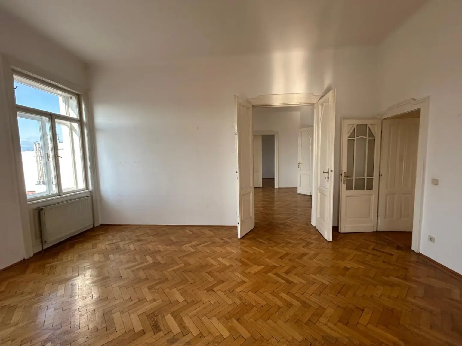 TRAUMHAFTE 219 m² ALTBAUWOHNUNG AM ROCHUSMARKT!