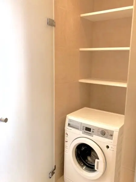 MIETWOHNUNG-INNENSTÄDTISCHE & EXQUISITE - PENTHOUSE- WOHNUNG-OHNE DACHSCHRÄGEN! mit 2,5-Zimmern in Top Lage - NASCHMARKT - 1060 WIEN!