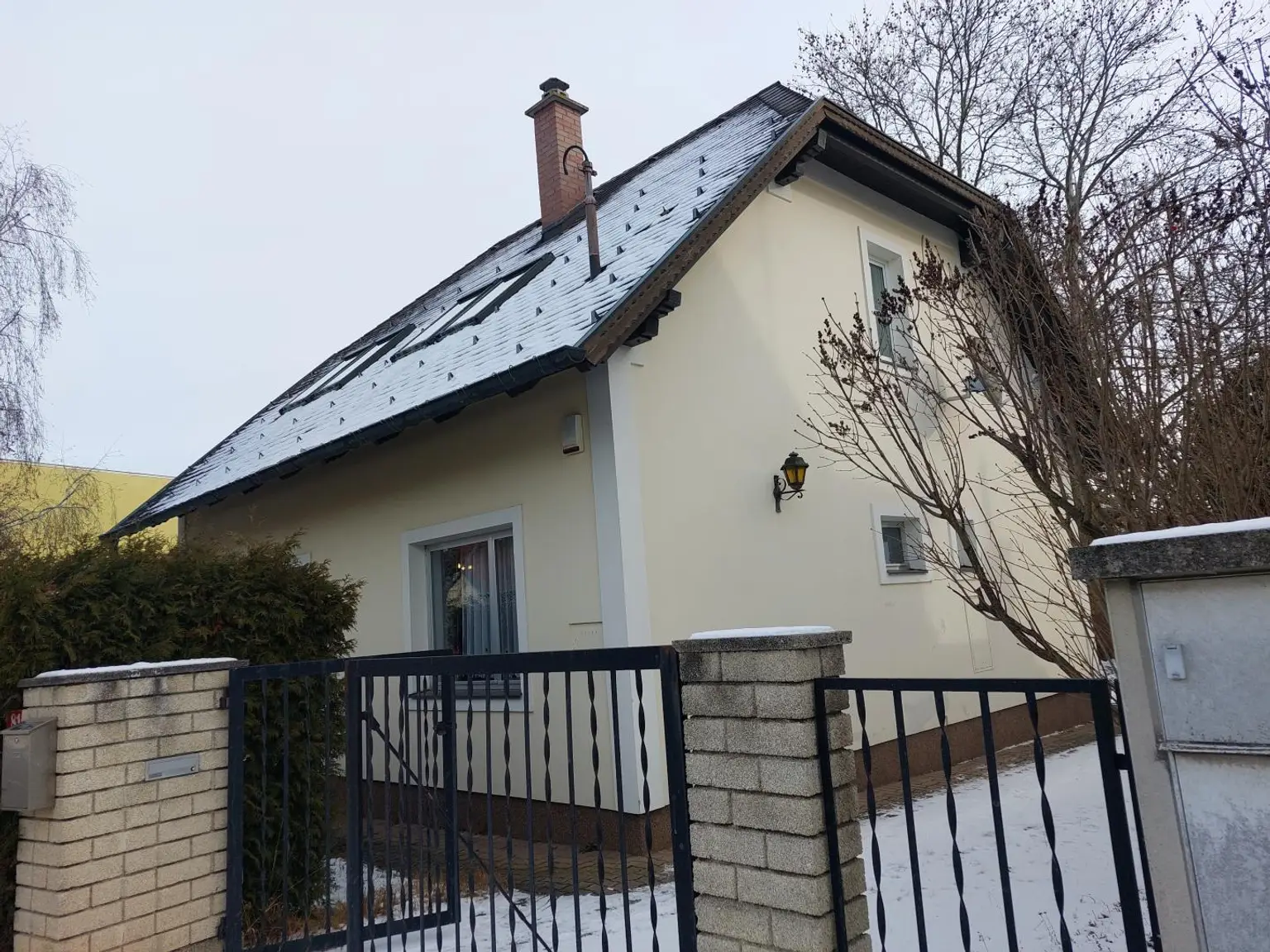 Strassenseitige Perspektive