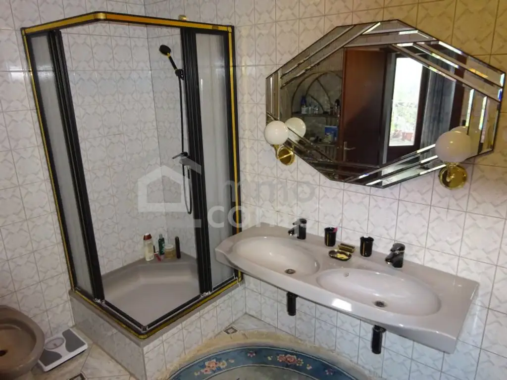 Exklusives Reihenmittelhaus in 1130 Wien – 10 Zimmer, Garten, Balkone- barrierefrei!