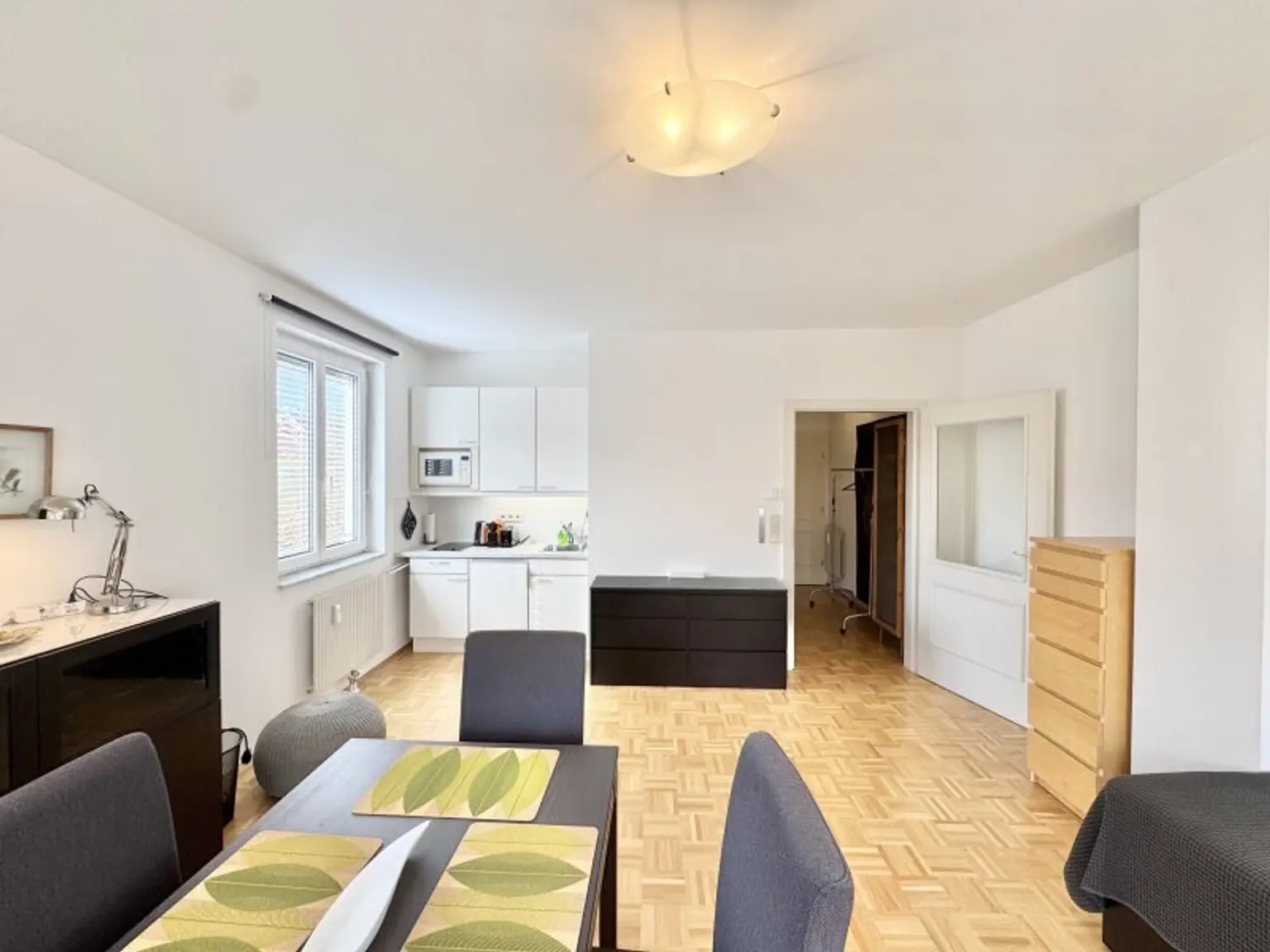 Helles, vollmöbliertes Studio in Ober St. Veit | Garagenstellplatz im Haus