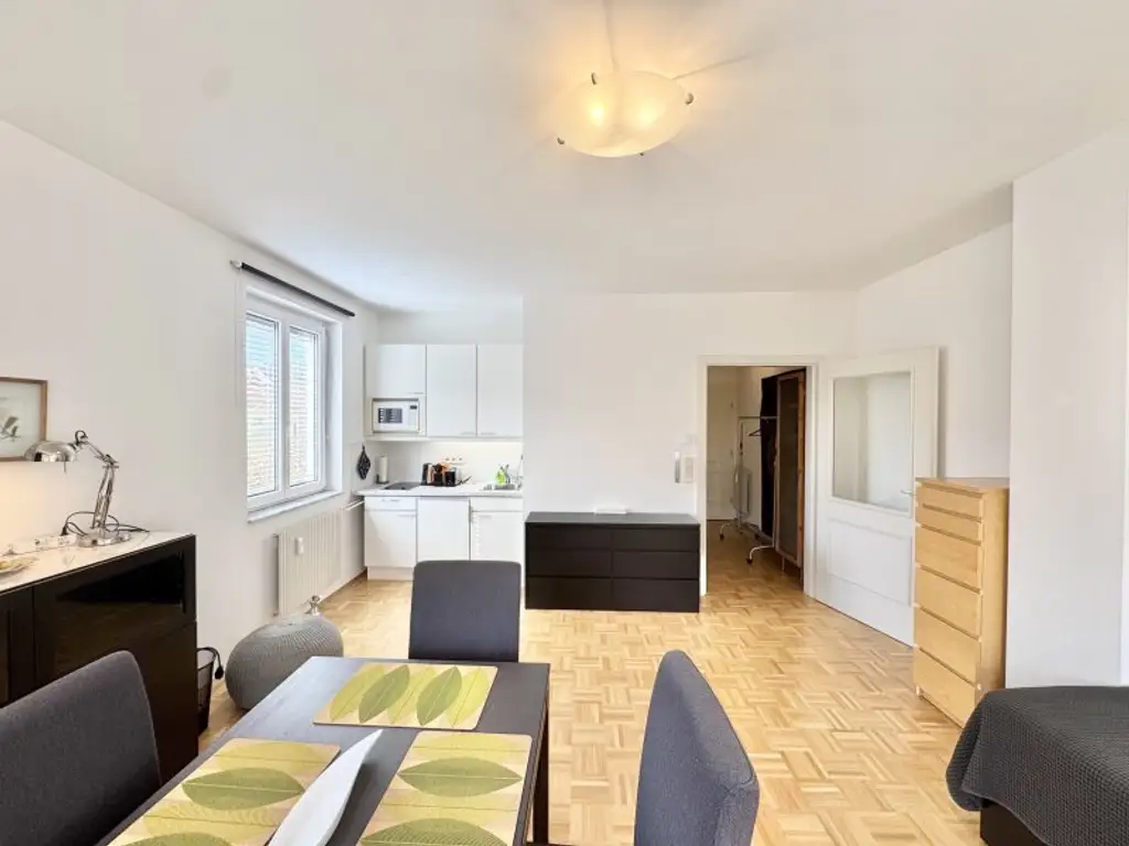 Helles, vollmöbliertes Studio in Ober St. Veit | Garagenstellplatz im Haus