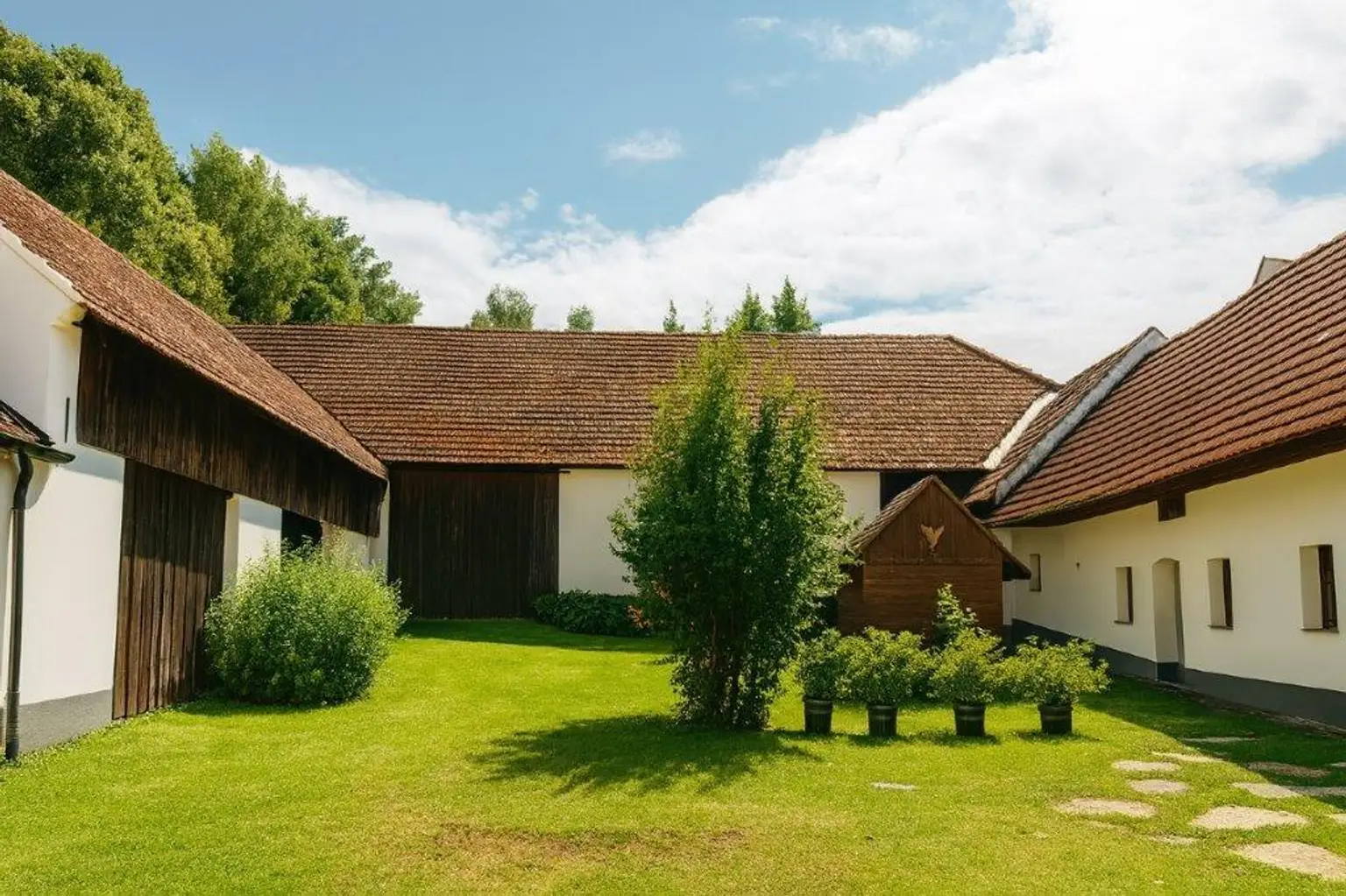 Innenhof_Blick_Richtung_Stadl