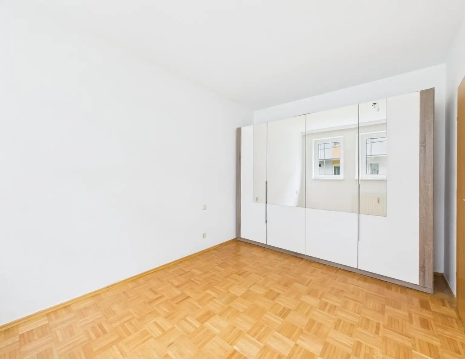 LINZ / URFAHR (PLESCHING): Perfekt aufgeteilte WOHNUNG mit ca. 44,4 m² Wohnfläche + Eigengarten ca. 28,7 m²