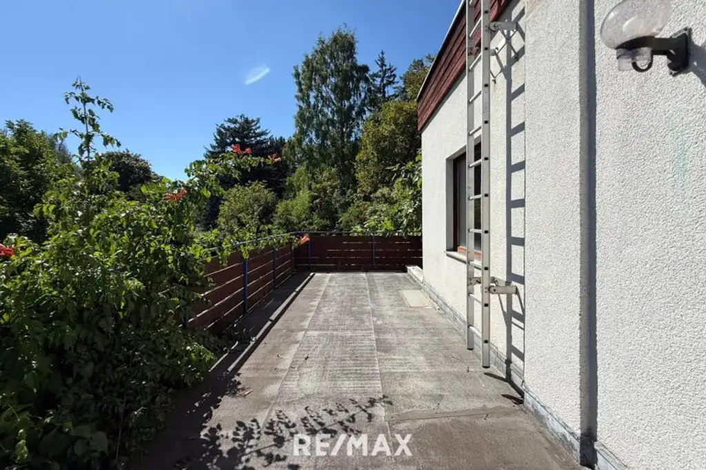 In MAUER uneinsichtiges und traumhaftes Gartenparadies