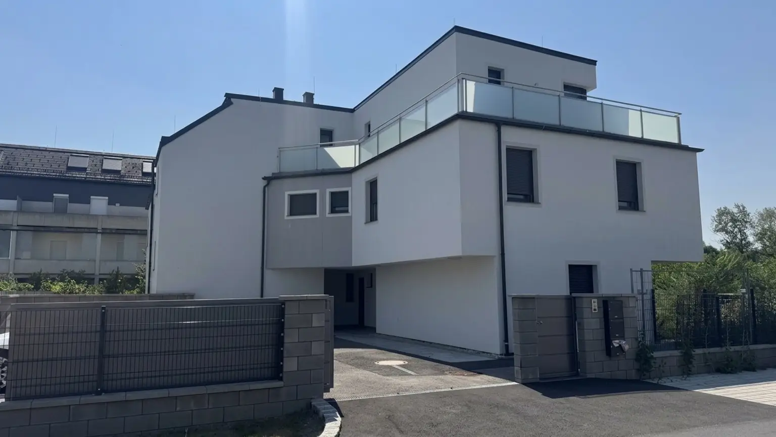 Designer Doppelhaushälfte mit Garten & Dachterrasse