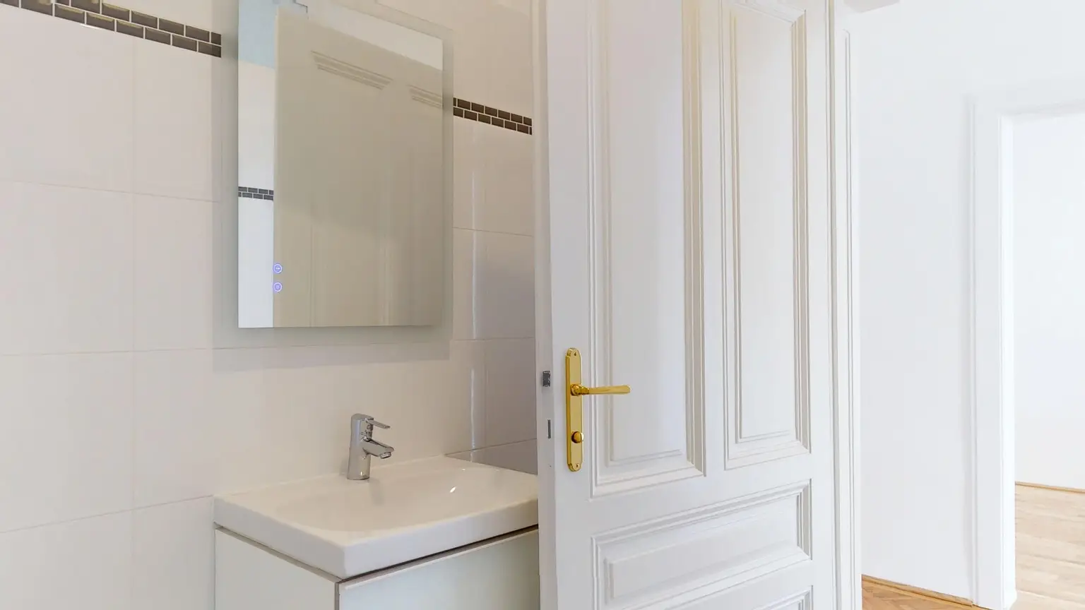 Fasangartengasse/Klimtgasse: Loggiawohnung - 2 1/2 Zimmer - Erstbezug - Unbefristet