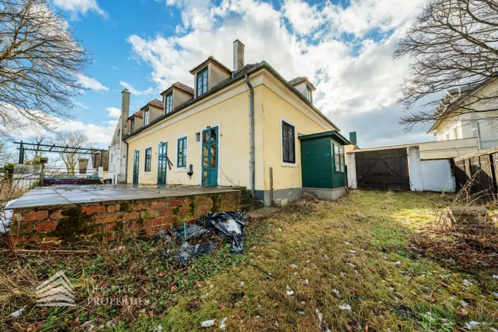 Exklusives Baugrundstück in einzigartiger Lage mit Einreichplanung!