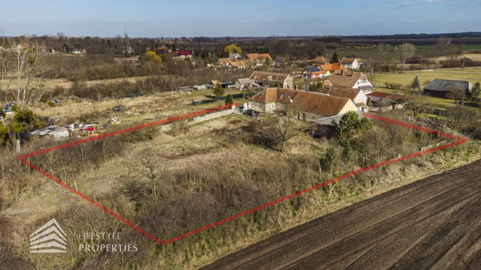 Geräumiges renovierungsbedürftiges Einfamilienhaus mit großen Garten