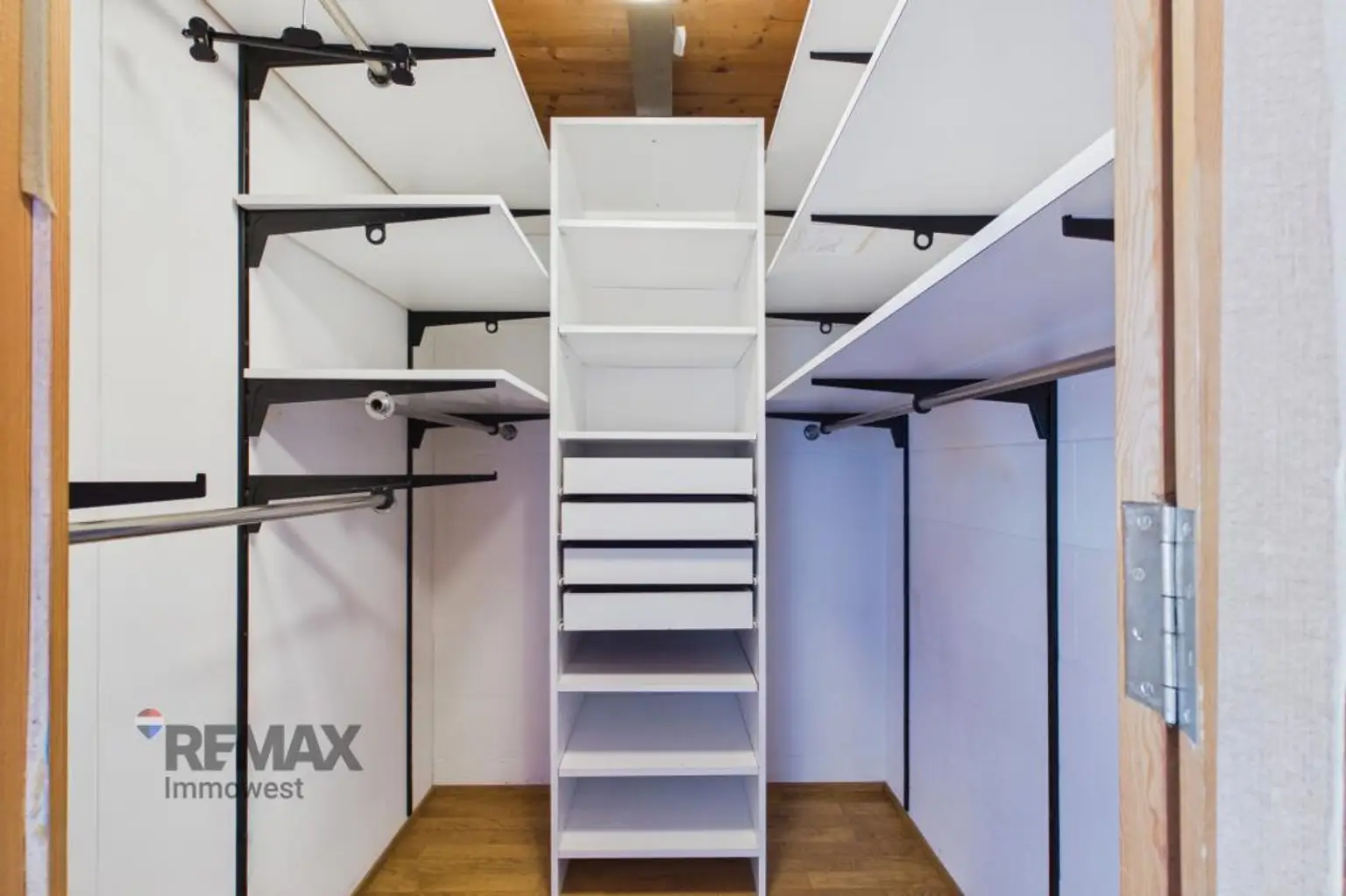 Kleiderschrank