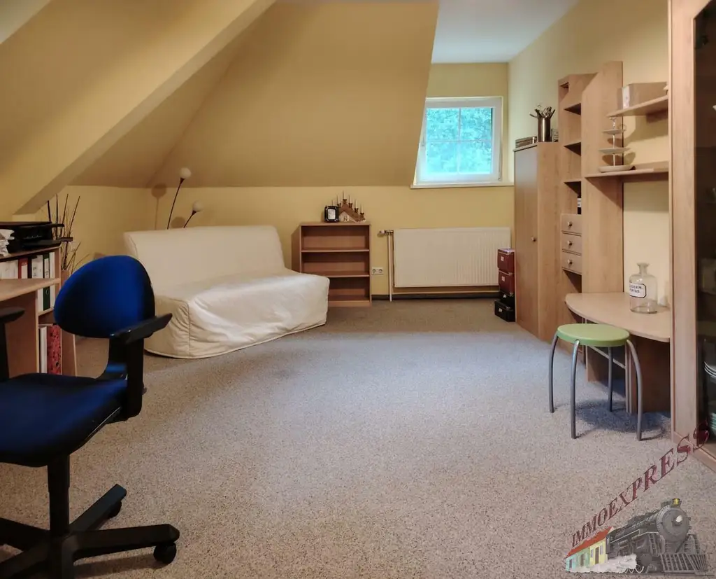 Tolle Villa mit neuer PV-Anlage bietet viel Platz und ruhige, grüne Umgebung – 38 min zur Stadtgrenze Wien!