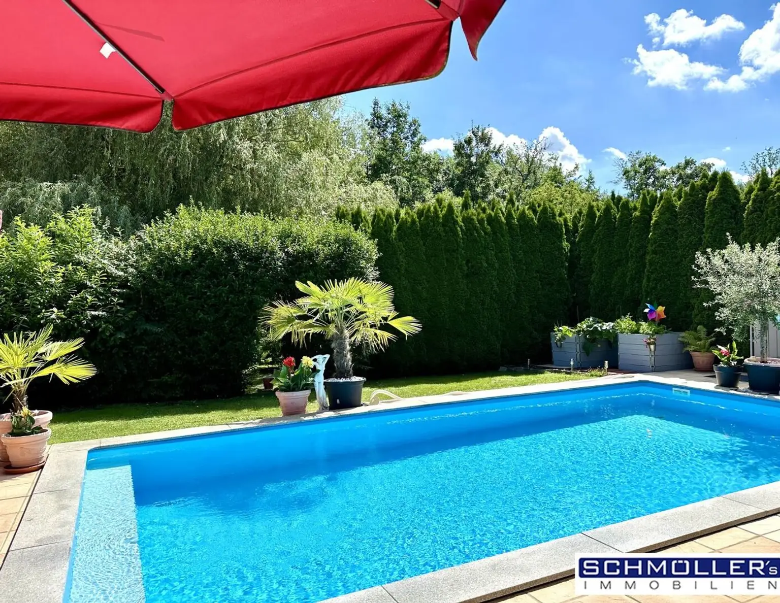 Wohlfühl-Bungalow mit Pool in idyllischer Lage