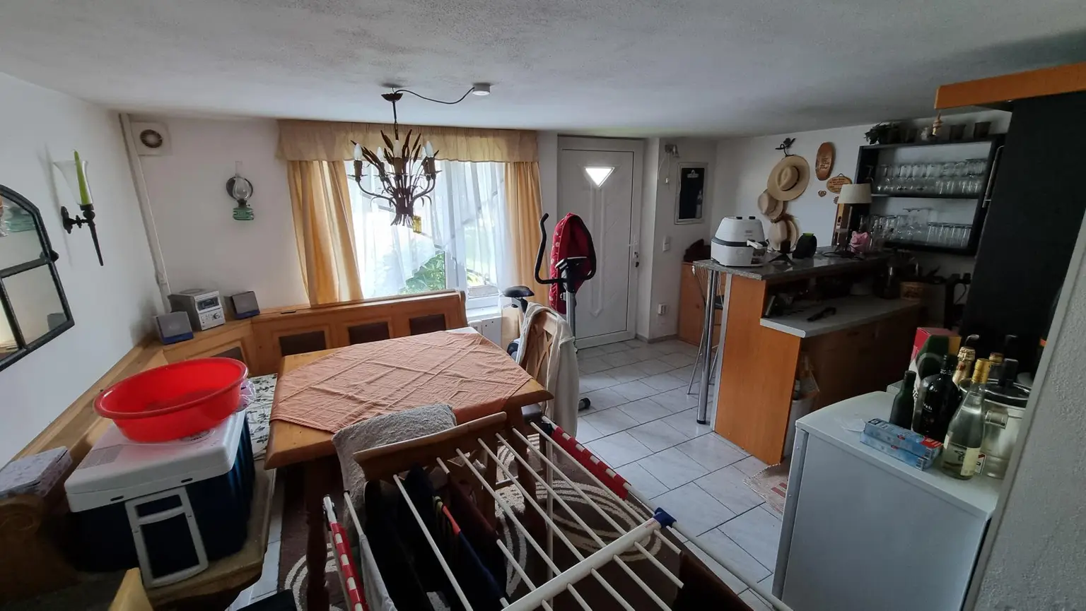 Einfamilienhaus mit Pool und großem Garten in verkehrsgünstiger Lage
