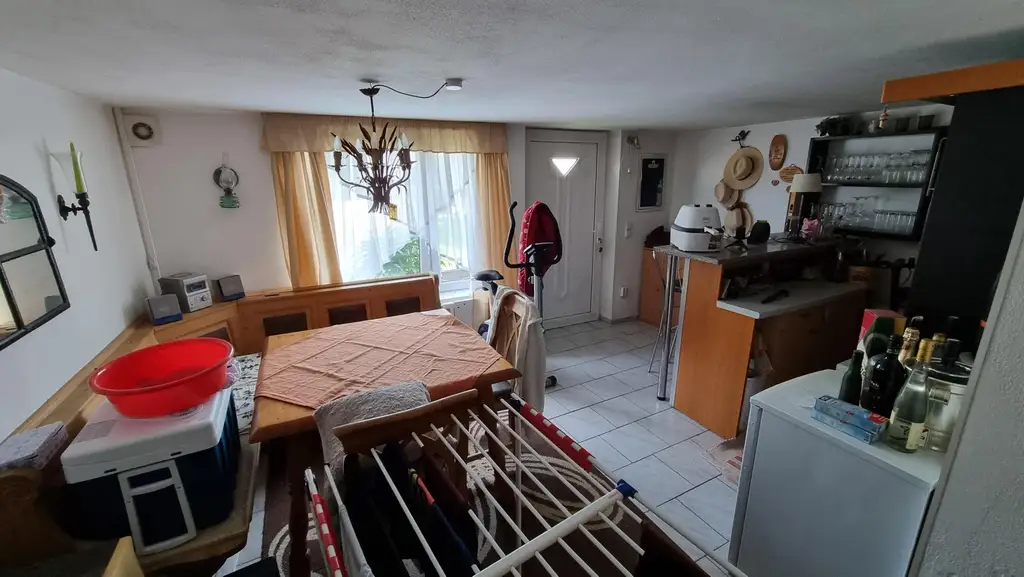 Einfamilienhaus mit Pool und großem Garten in verkehrsgünstiger Lage