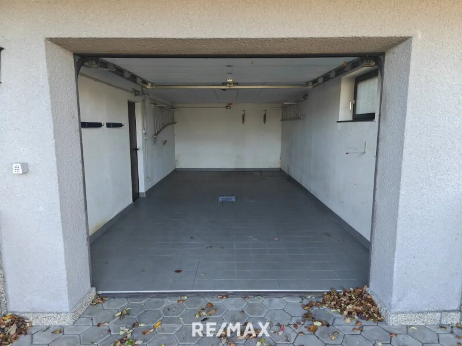 ca. 160m² NFL | Einfamilienhaus im Grünen | große Garage & Keller | Renovierungsbedarf