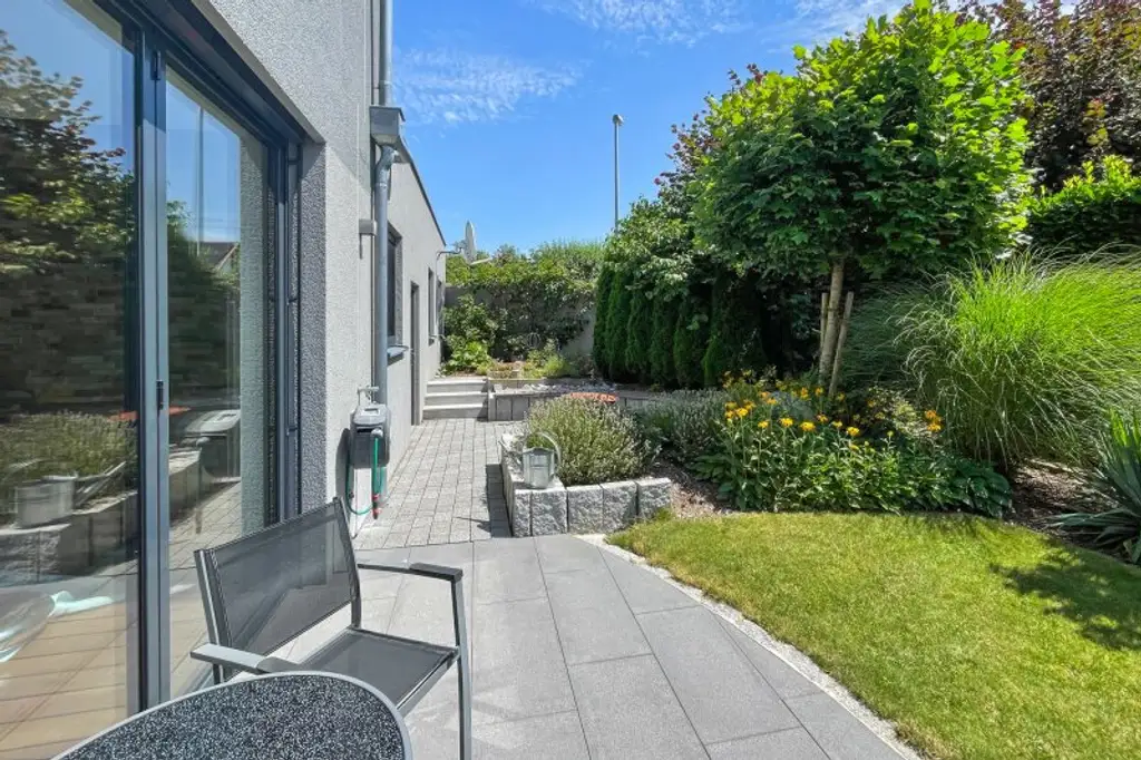 Exklusive Villa mit Indoor- & Outdoor-Pool, Smart-Home-Ausstattung und durchdachtem Raumkonzept