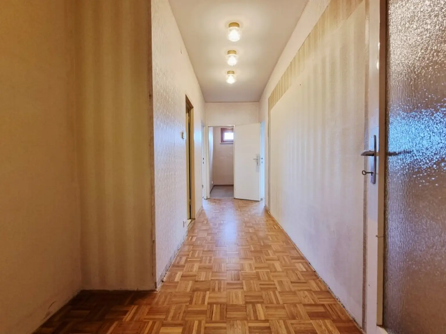 116 m², 4-Zimmerwohnung mit Loggia in Bestlage