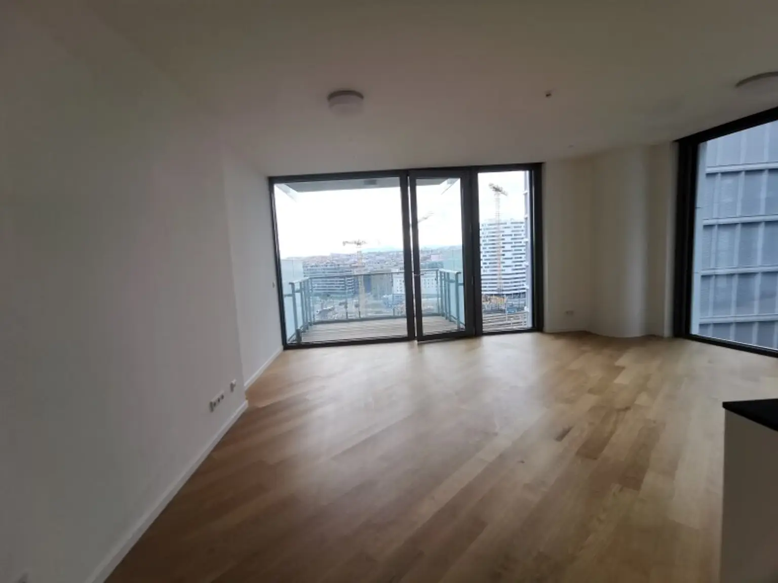 Moderne 3 Zimmer mit Balkon und vielen Extras im Haus!