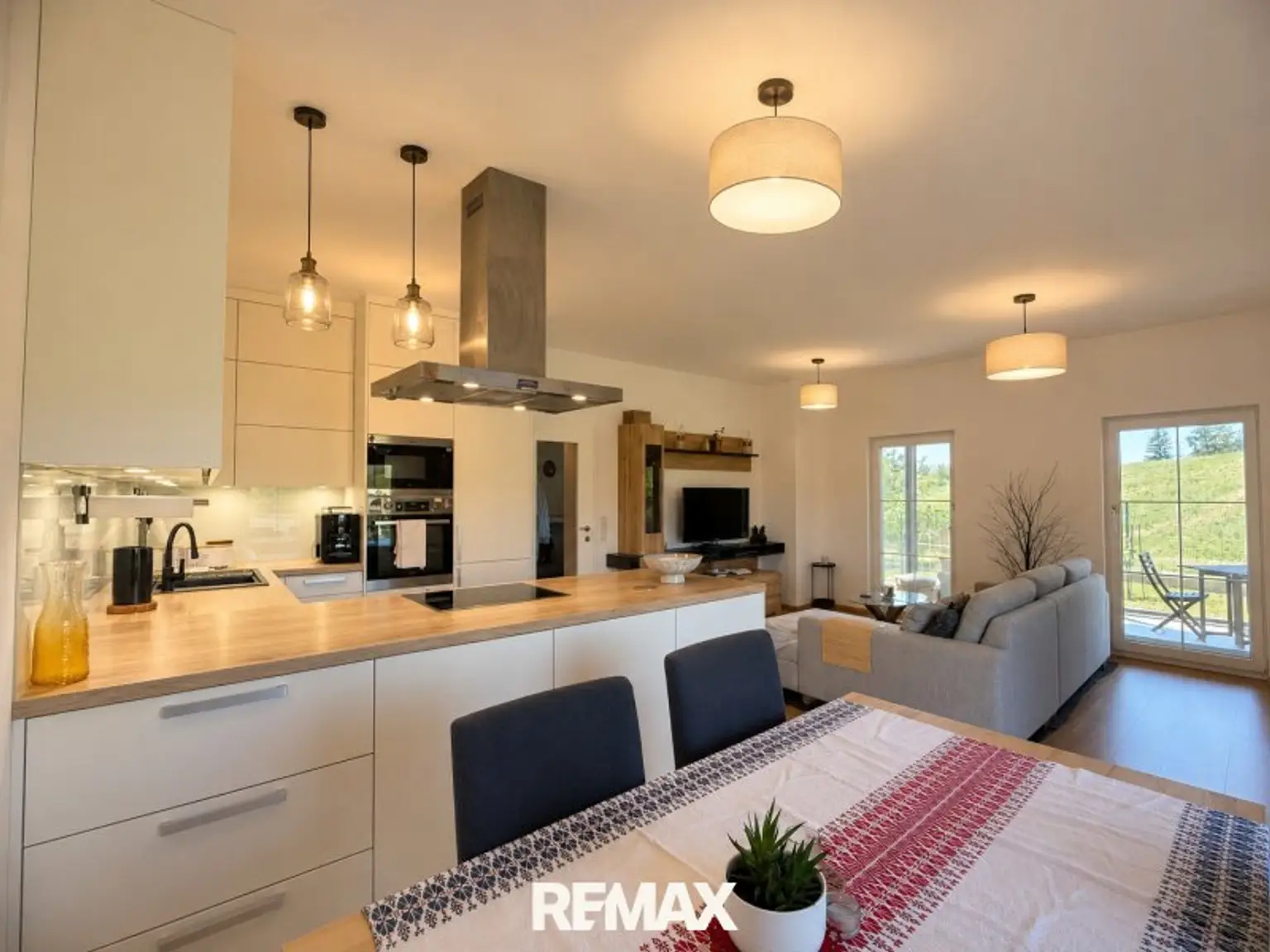 *** Wohnen auf höchstem Niveau: Modernes Energiesparhaus mit Sommergarten in ruhiger Top-Lage nahe Neusiedler See ****