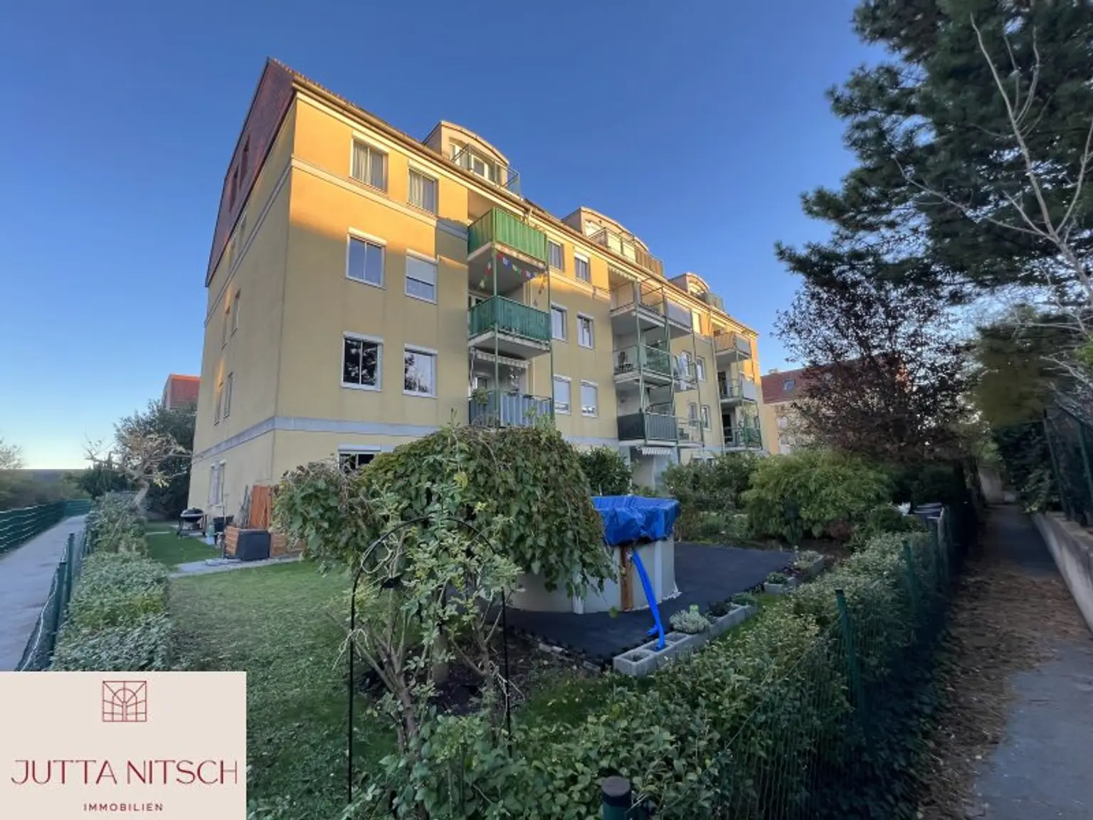 Gut geschnittene 3-Zimmerwohnung mit Loggia und Parkplatz - Wiener Neudorf