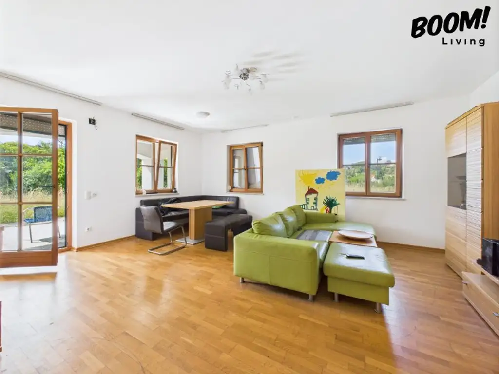 Exklusives Einfamilienhaus mit 8 Zimmern, sonniger Terrasse und weitläufigem Grundstück